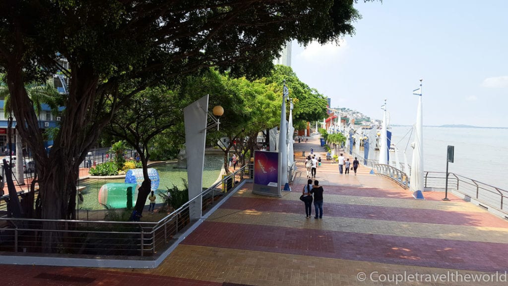 Guayaquil-Boardwalk-Mallecon