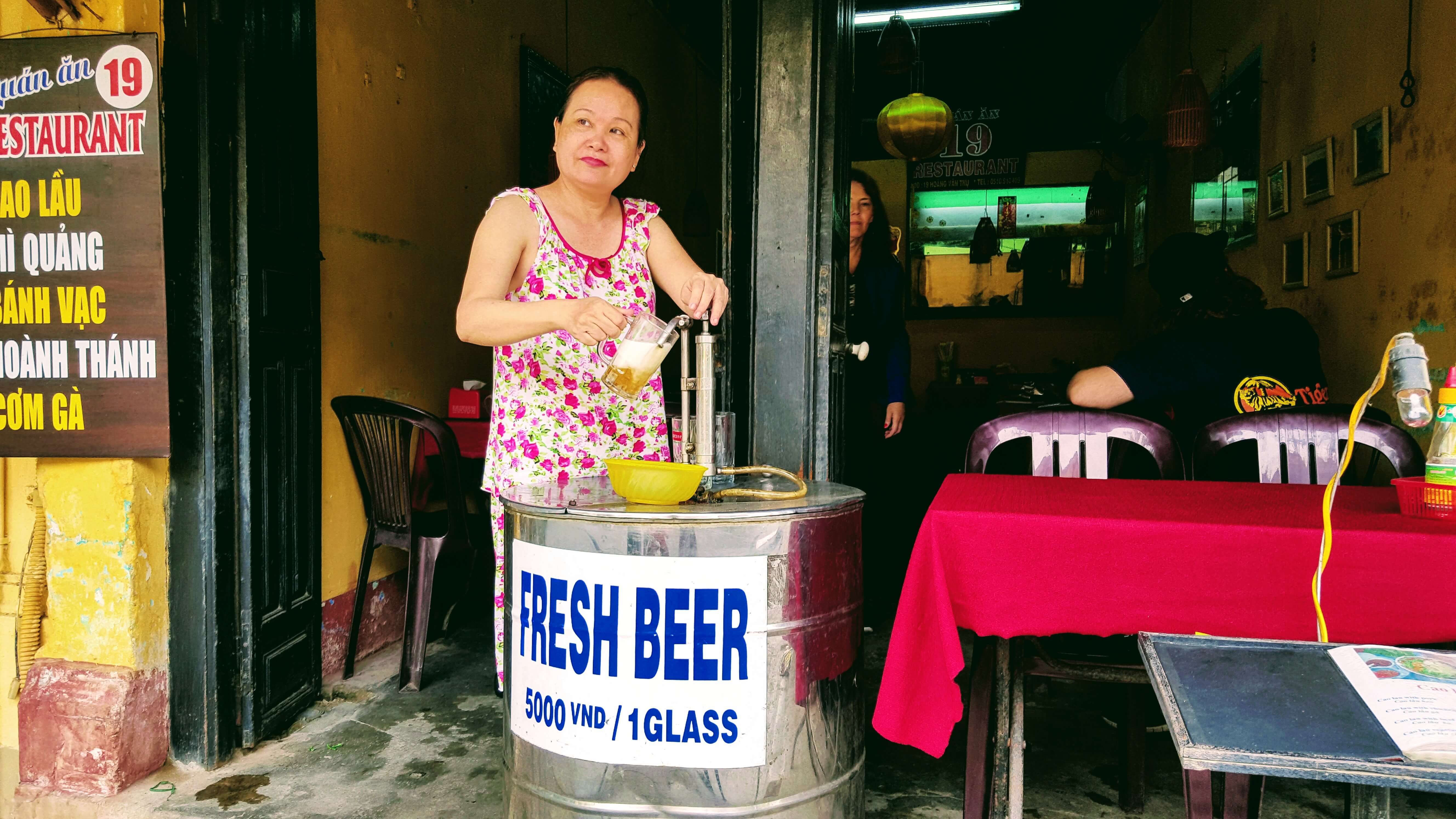 An-image-showing-where-to-find-the-cheapest-beer-in-Hoian