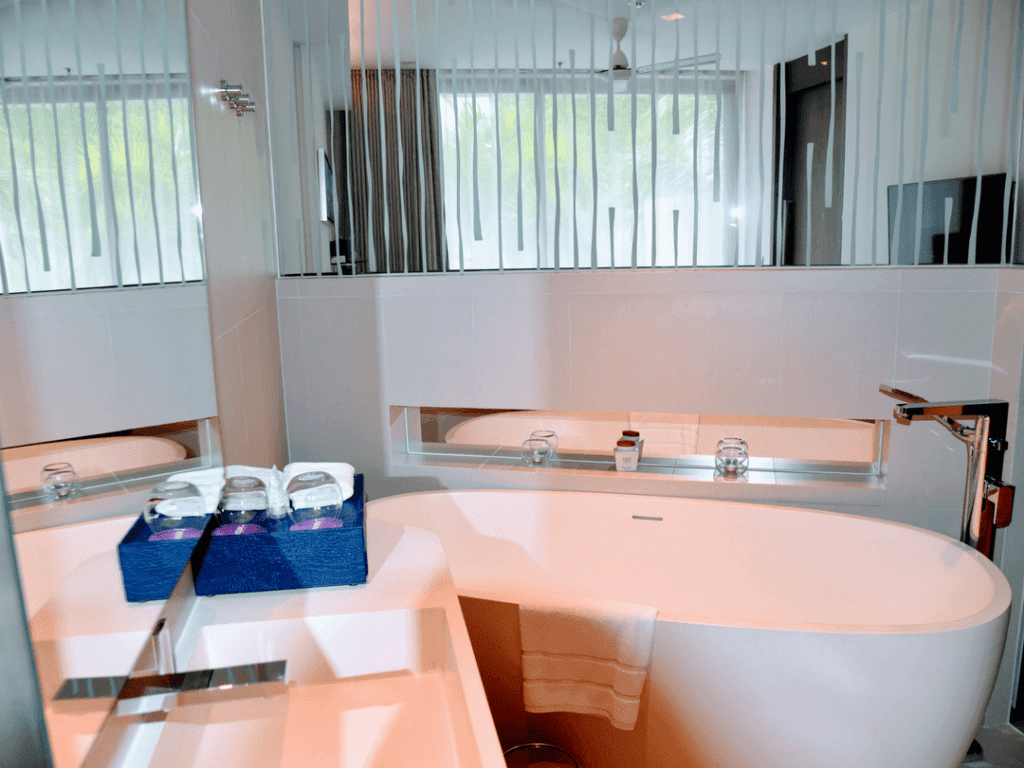 An-image-showing-5-star-luxury-bathroom-phuket