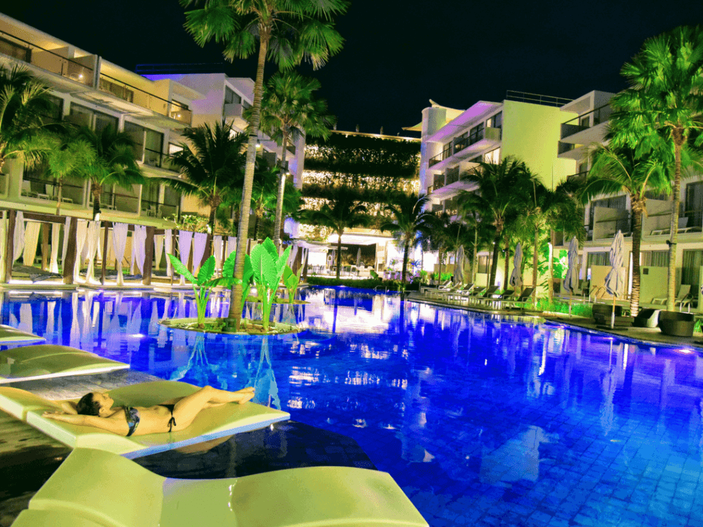 An-image-showing-Dream-Pool-at-night