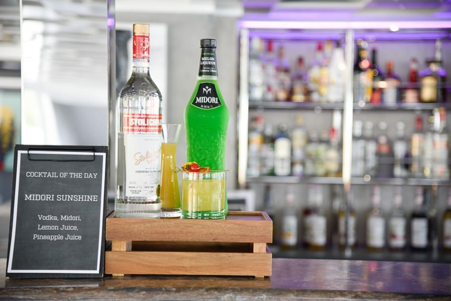 U-river-cruise-bar-cocktails