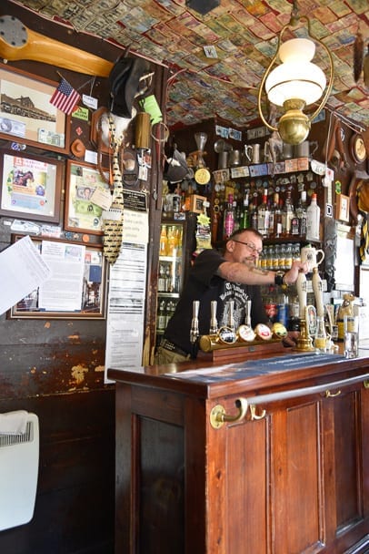 the-nutshell-smallest-pub-in-england-uk