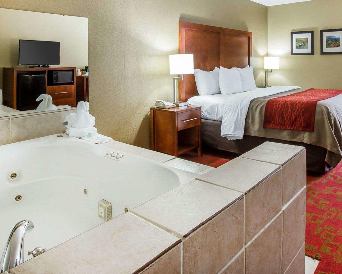 27 Romantic Hotels with Jacuzzi in room NC: Top Honeymoon Suites