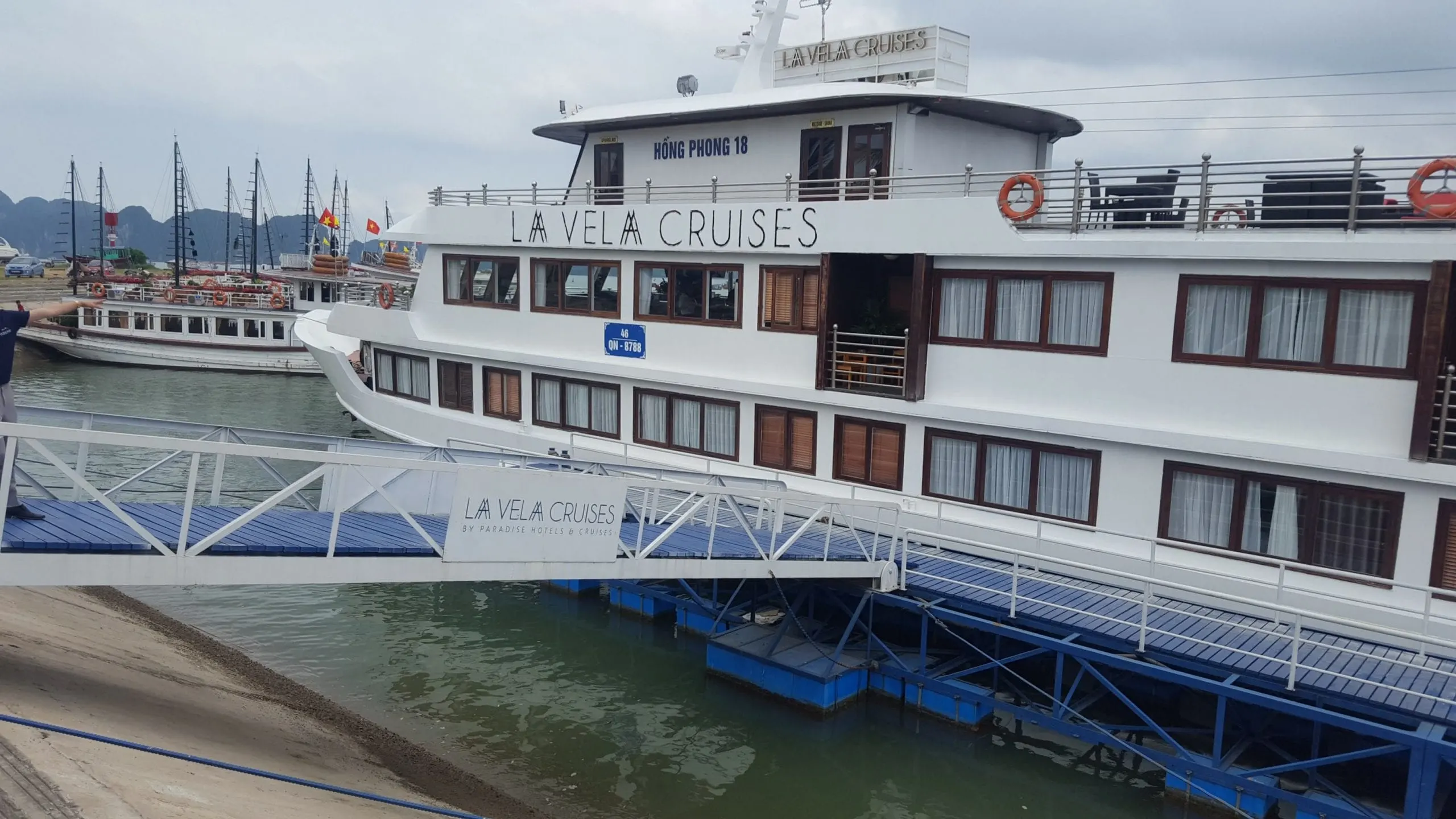 LA VELA CRUISE HALONG BAY REVIEW