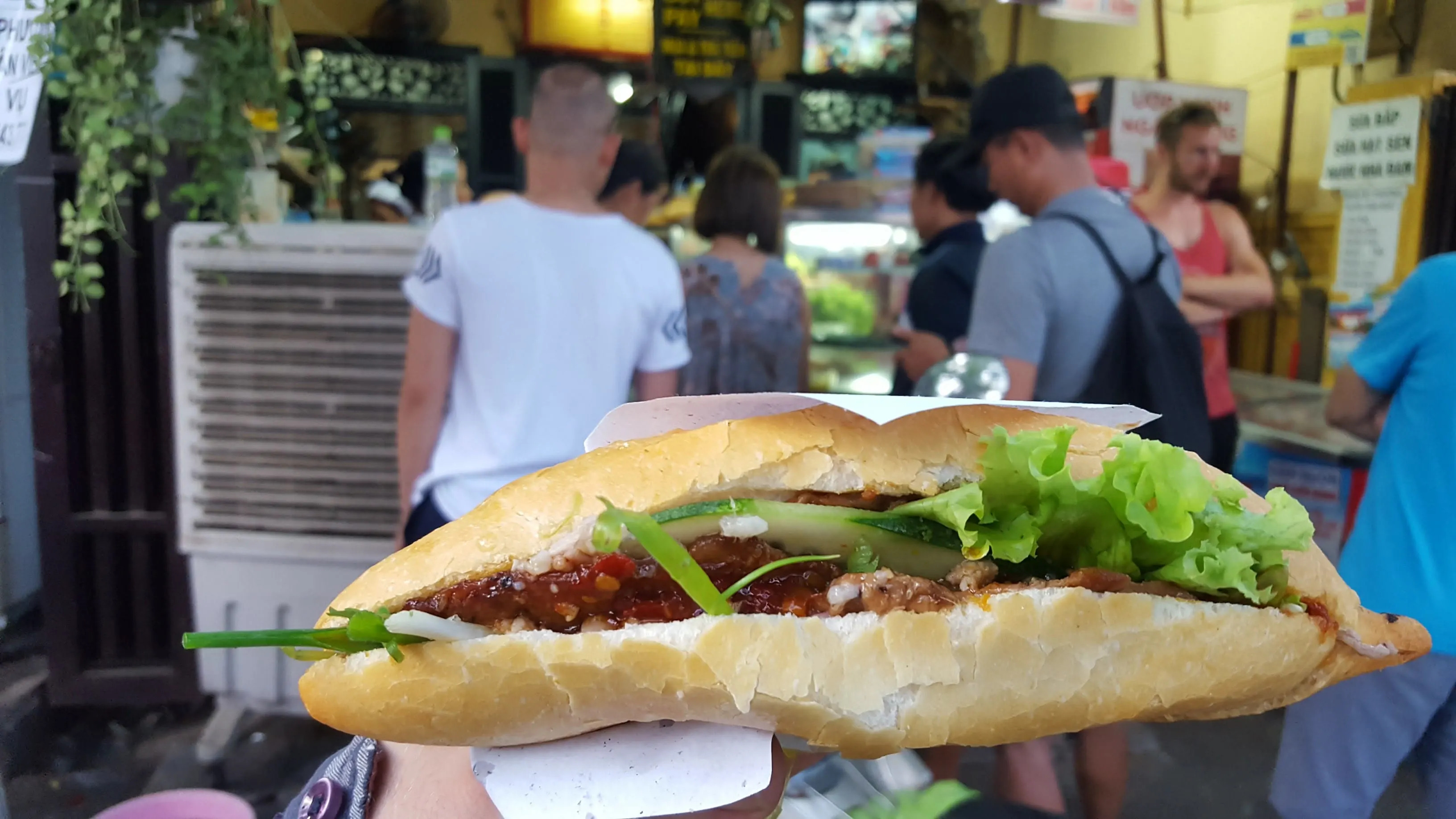 An-image- showng-where-to-find-the-best-sandwich-in-Hoian-Vietnam