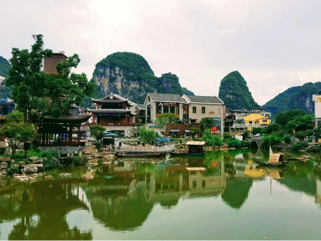 A photo of the pretty town of Yangshuo, China, things to do in Yangshuo, yangshuo town, yangshuo west street