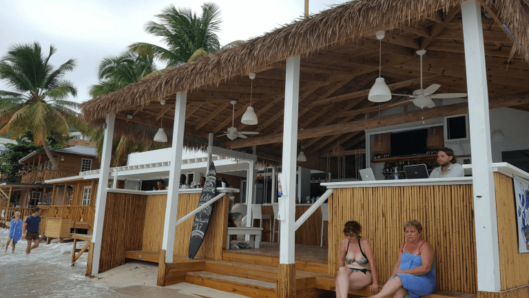 Beachfront bar with good wifi