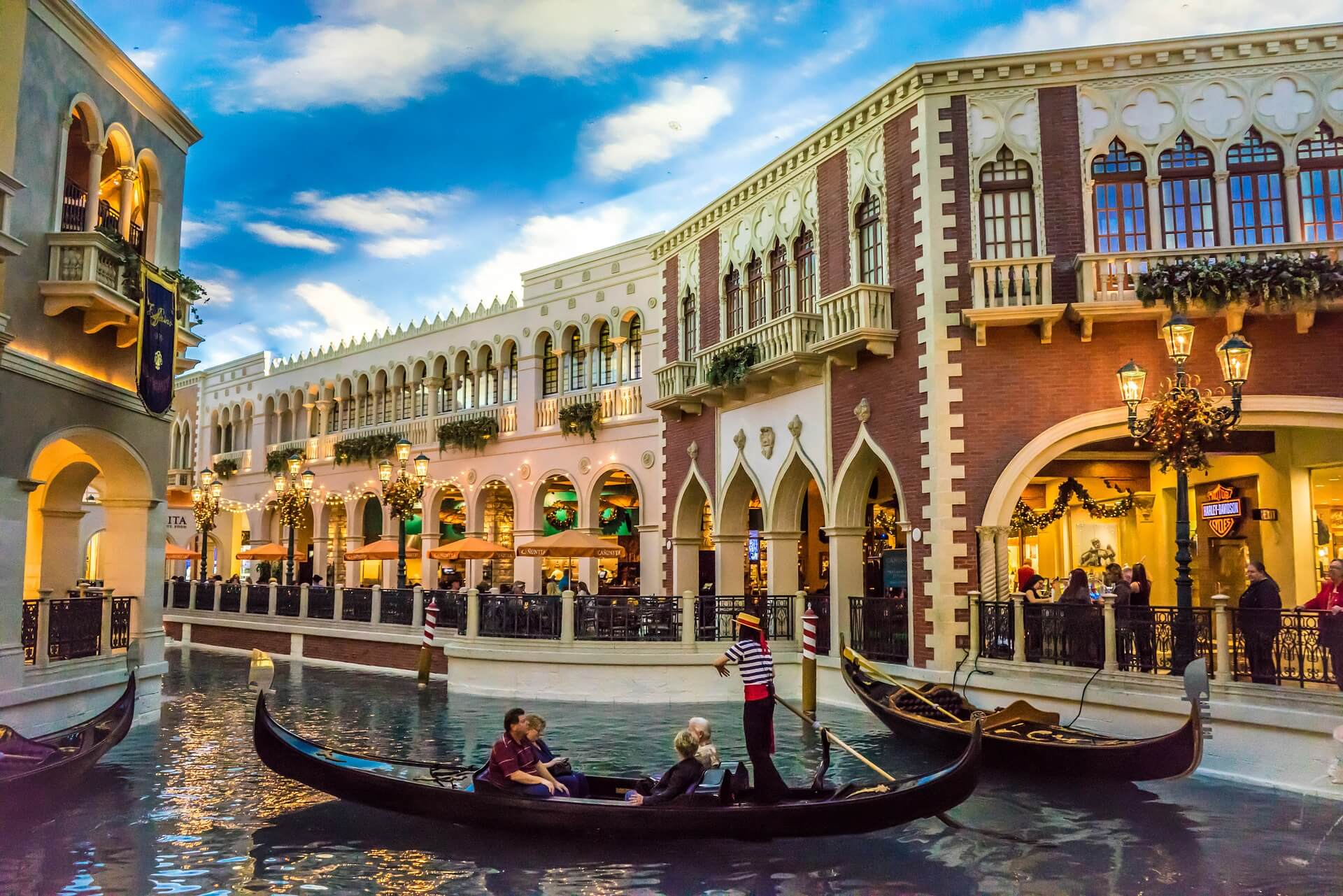 An image of the Venetian Hotel that we recommend booking as one of the best luxury hotels in Las Vegas