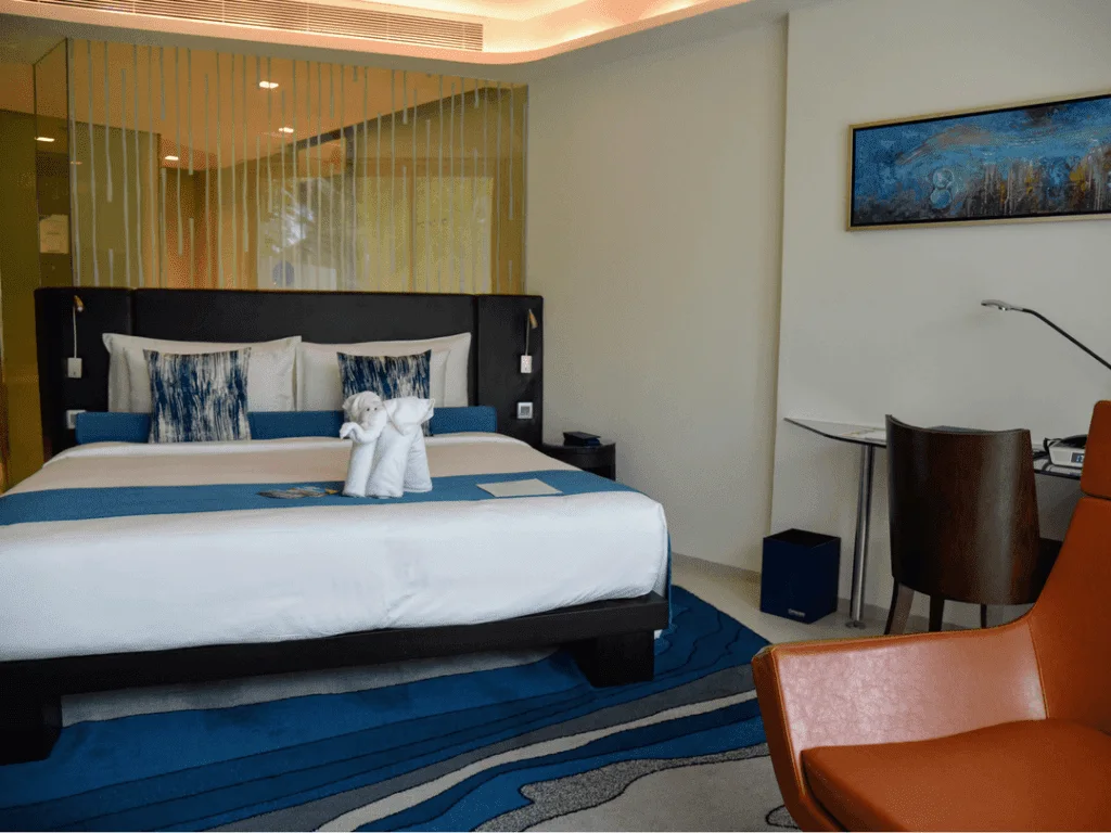 An-image-showing-5-star-luxury-hotel-room-in-Phuket