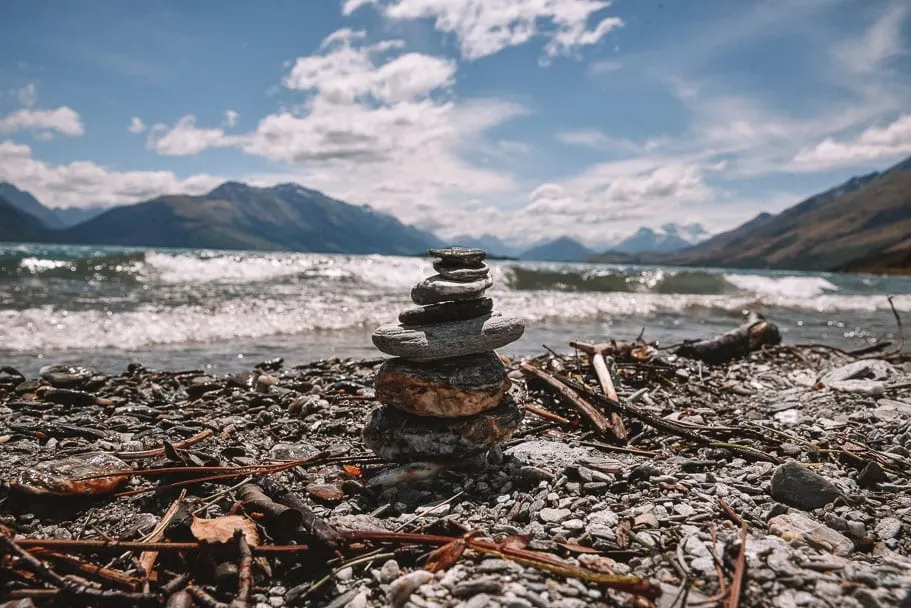 lake-wakatipu, glenorchy-queenstown, drive-glenorchy-queenstown-scenery, south-island-roadtrip-scenery, best-drives-south-island-new-zealand, 8-day-south-island-itinerary