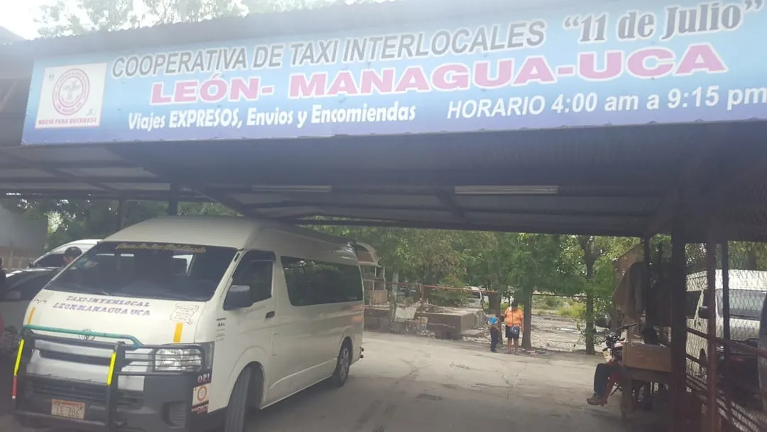 bus-to-granada-at-managua-bus-terminal