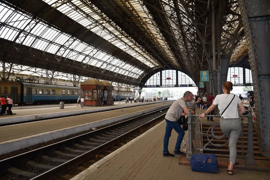 Lviv-to-Rivne-tunnel-of-love