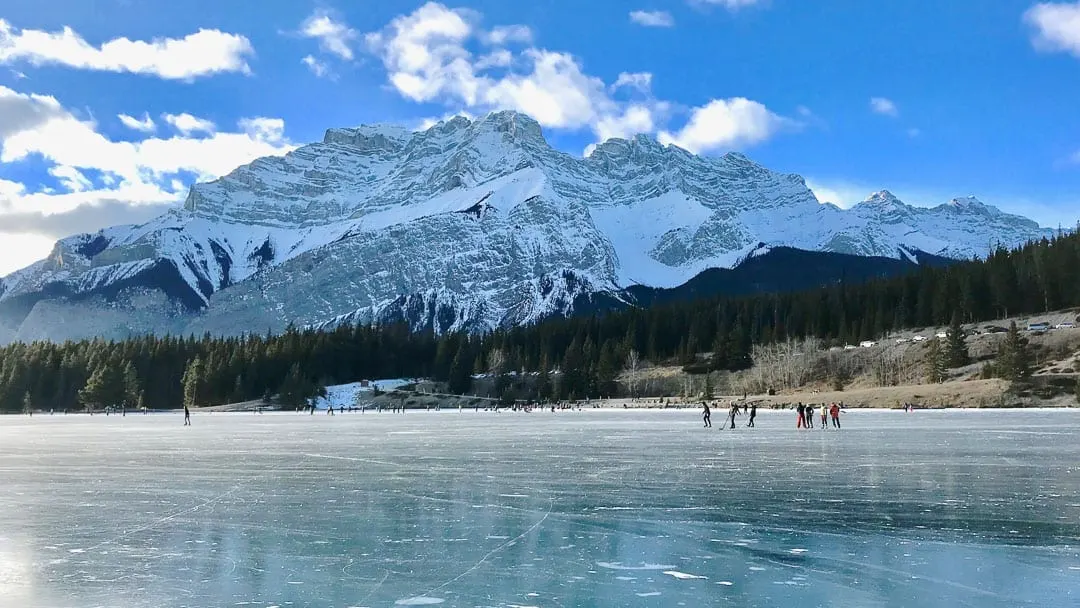 frozen-lake-two-jack-winter-banff-alberta-canada
