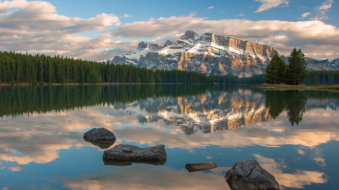 Two Jack Lake | Hike Banff Locals’ Secret Picnic Spot