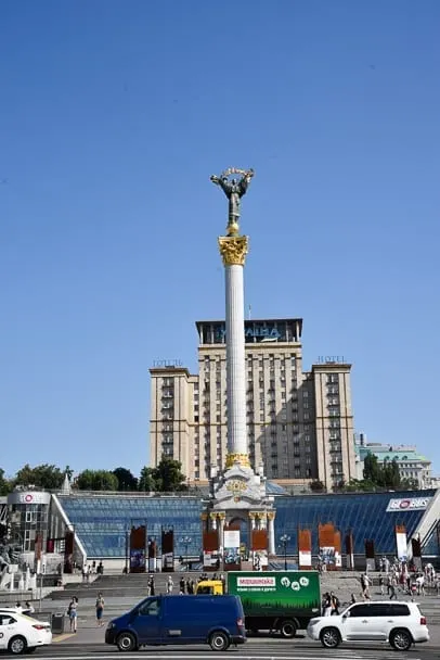 statue-of-independence-monument-independence-square-kiev