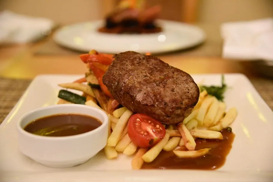 Hilton-Budapest-City-restaurant-steak