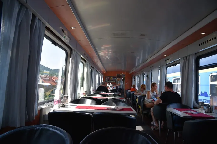 Dining-car-budapest-train