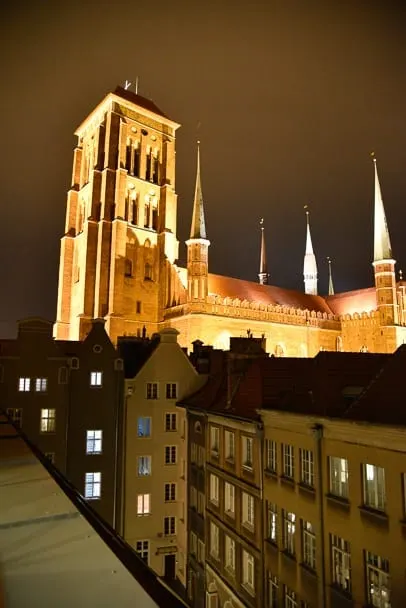 Hampton-by-Hilton-Gdansk-night-view