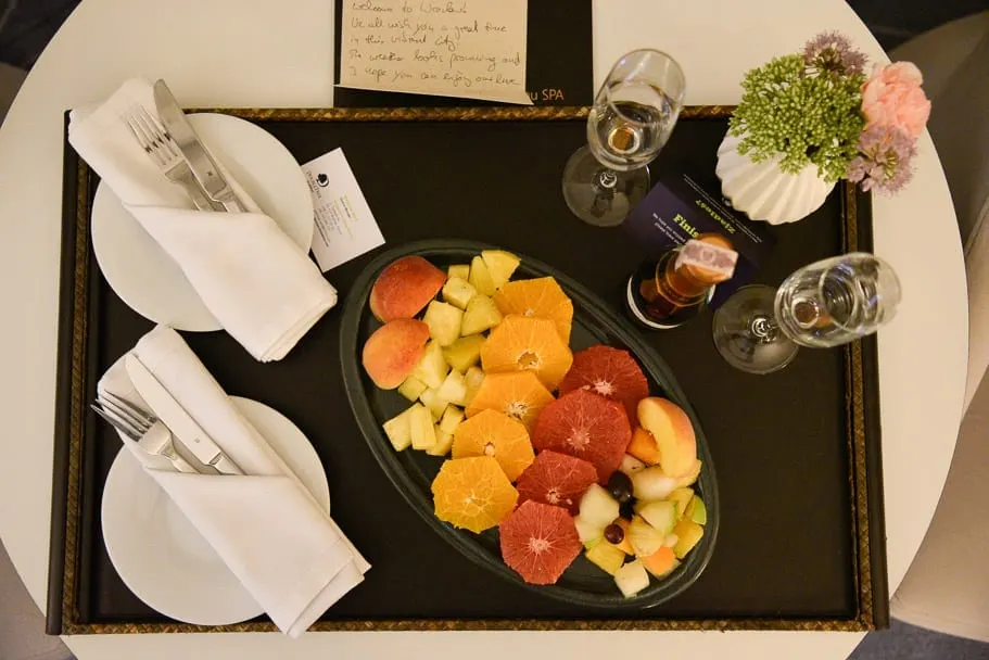 wroclaw-doubletree-by-hilton-fruit-platter