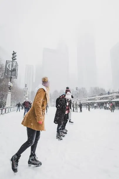 fall-date-ideas-NYC-skating