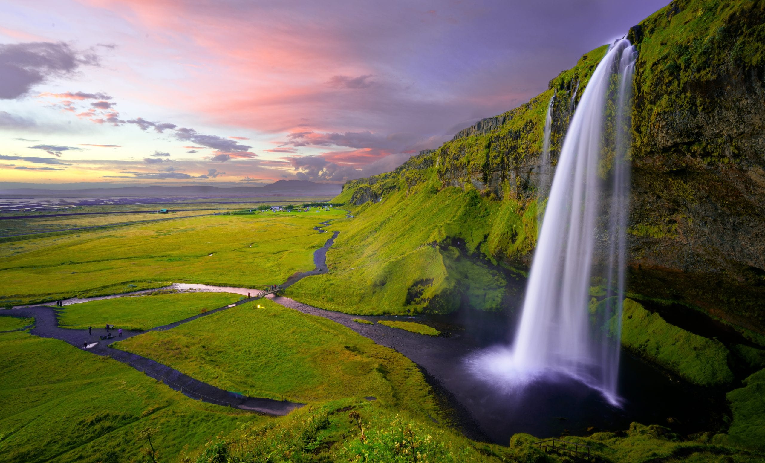 april travel in iceland