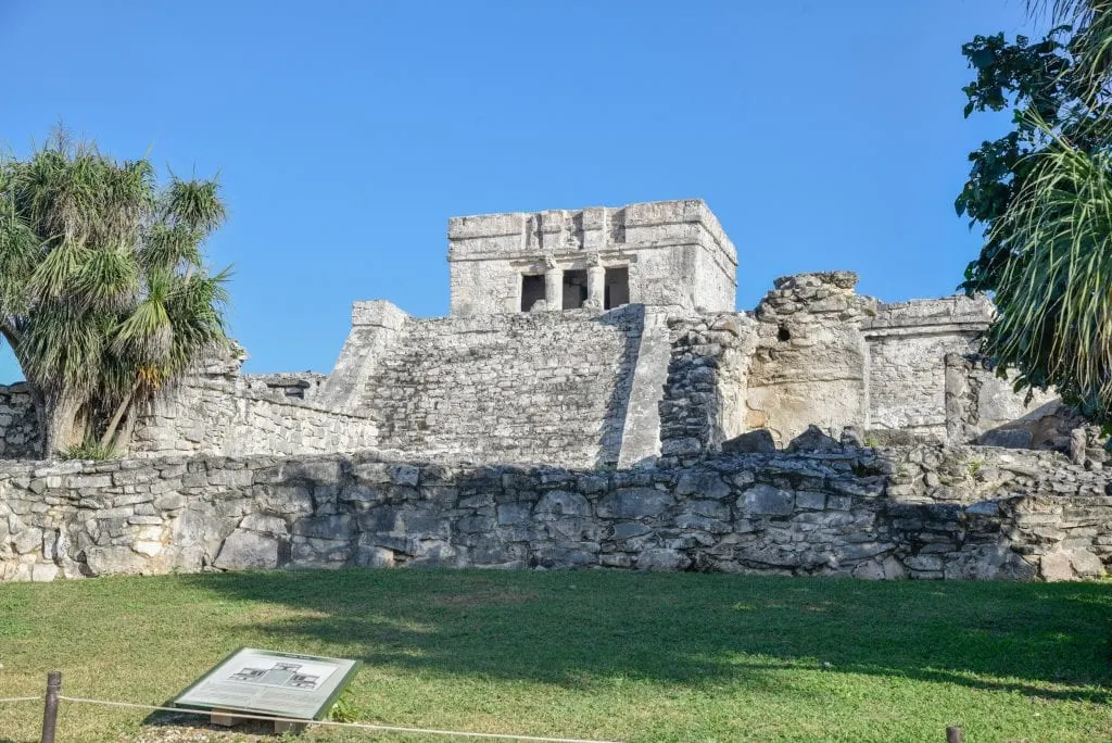 tulum-ruins-Pyramid-El-Castillo