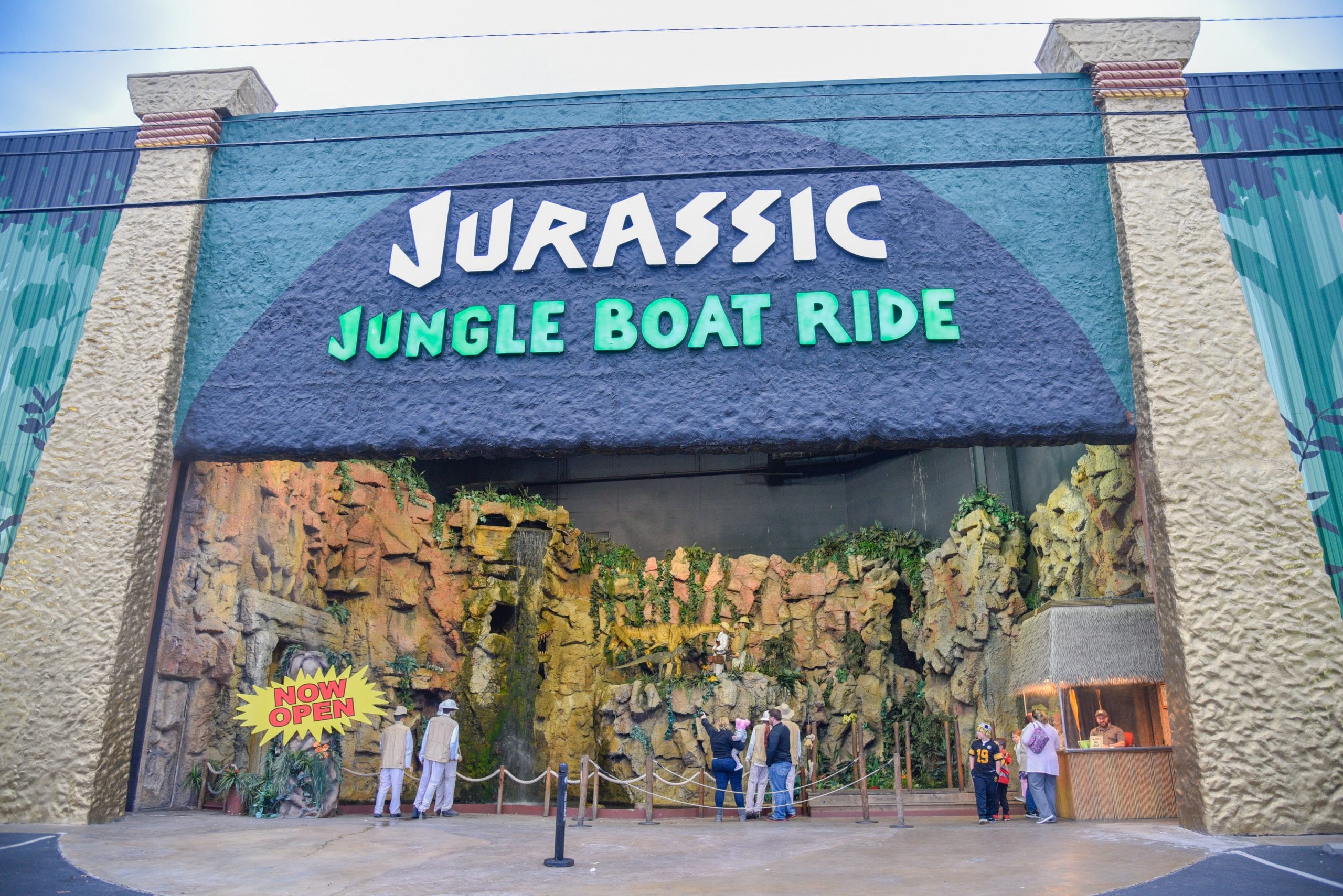 Pigeon-Forge-Itinerary-jurassic-boat-ride