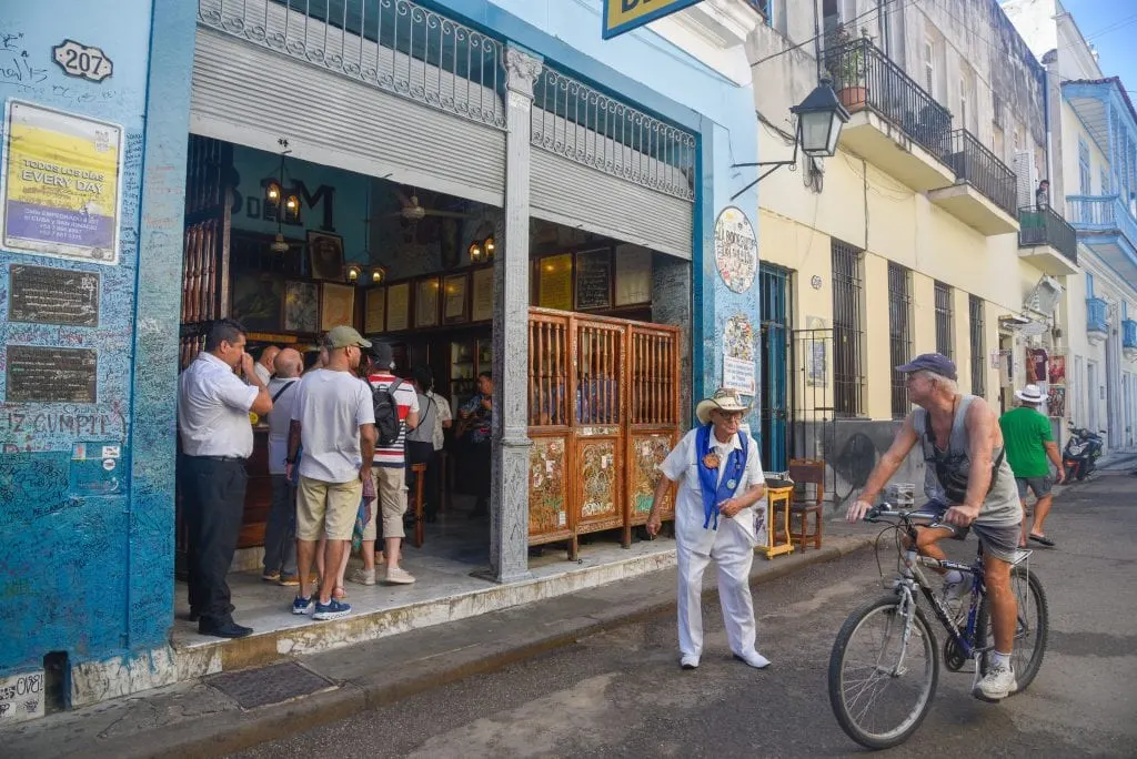 things-to-do-in-Havana-cuba-La-Bodeguita-hemingway