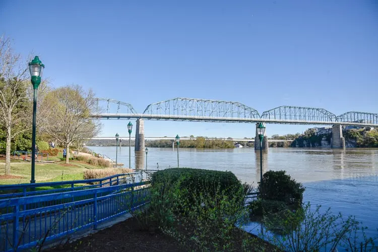free-things-to-do-in-Chattanooga-Walnut Street Bridge