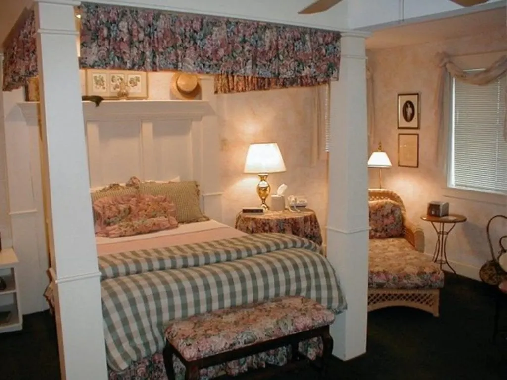 Walnut Street Inn Romantic Springfield Mo Cottage