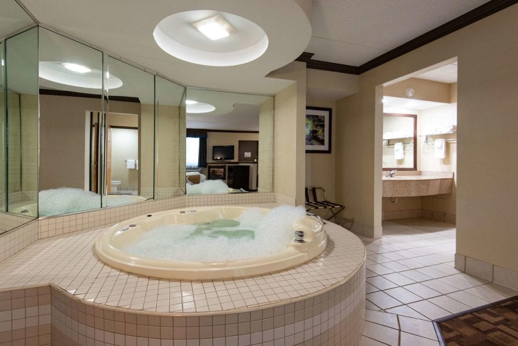 23 Pennsylvania Hotels with Hot Tub, Whirlpool or JACUZZI ...