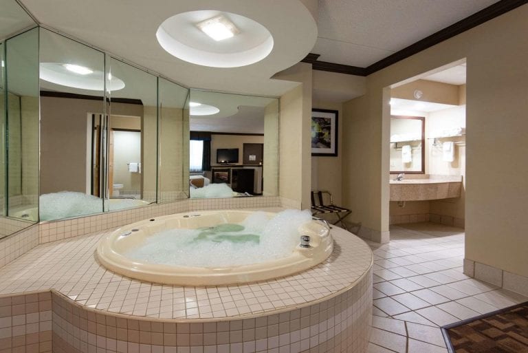23 Pennsylvania Hotels With Hot Tub Whirlpool Or Jacuzzi® In Room