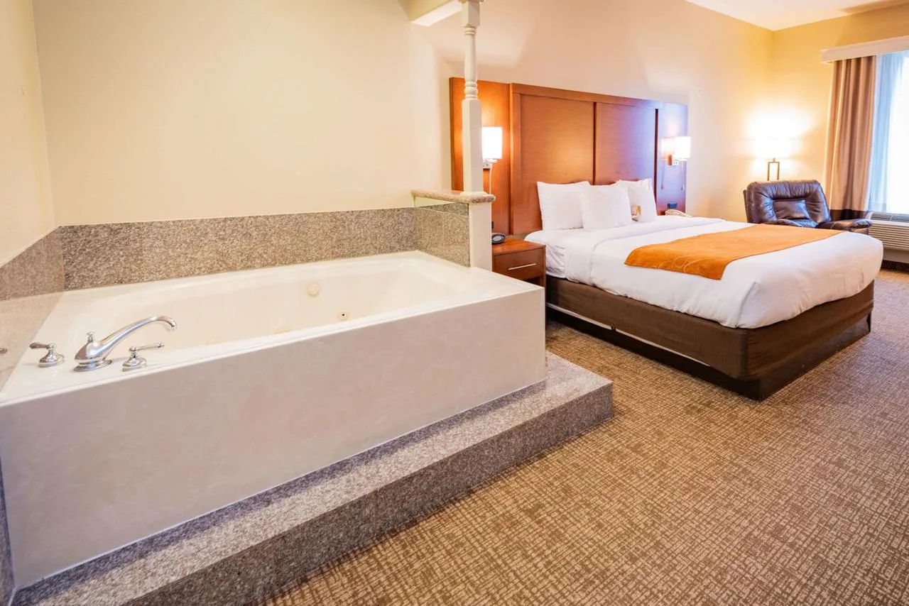 best-hot-tub-suites-in-houston