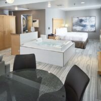 hot-tub-suites-in-maplewood