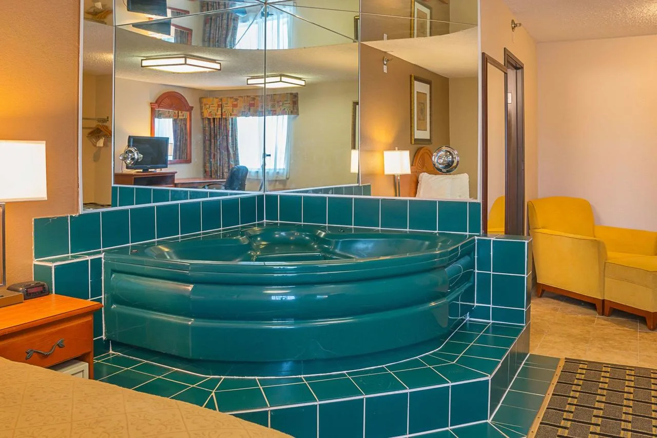 best-hot-tub-suite