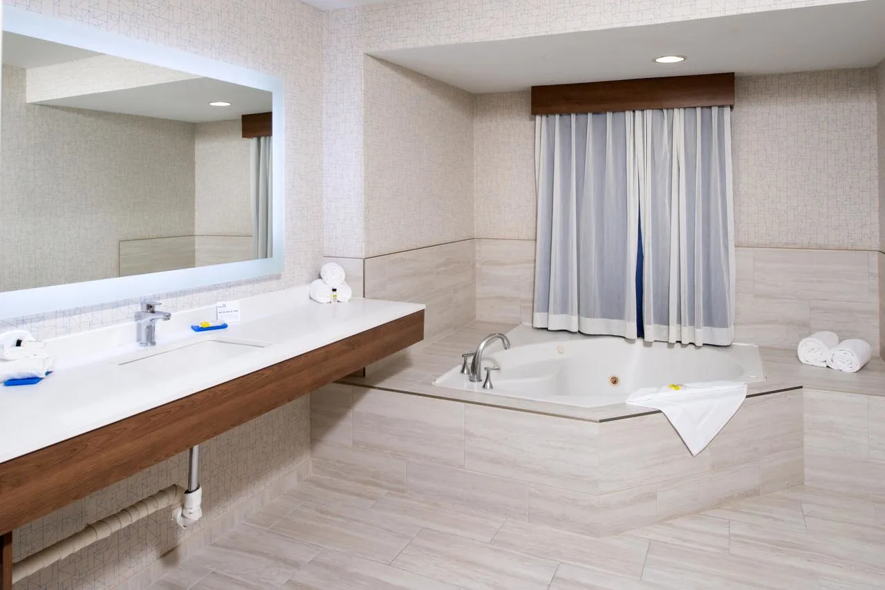 hotels-with-jacuzzi-in-room-los-angeles