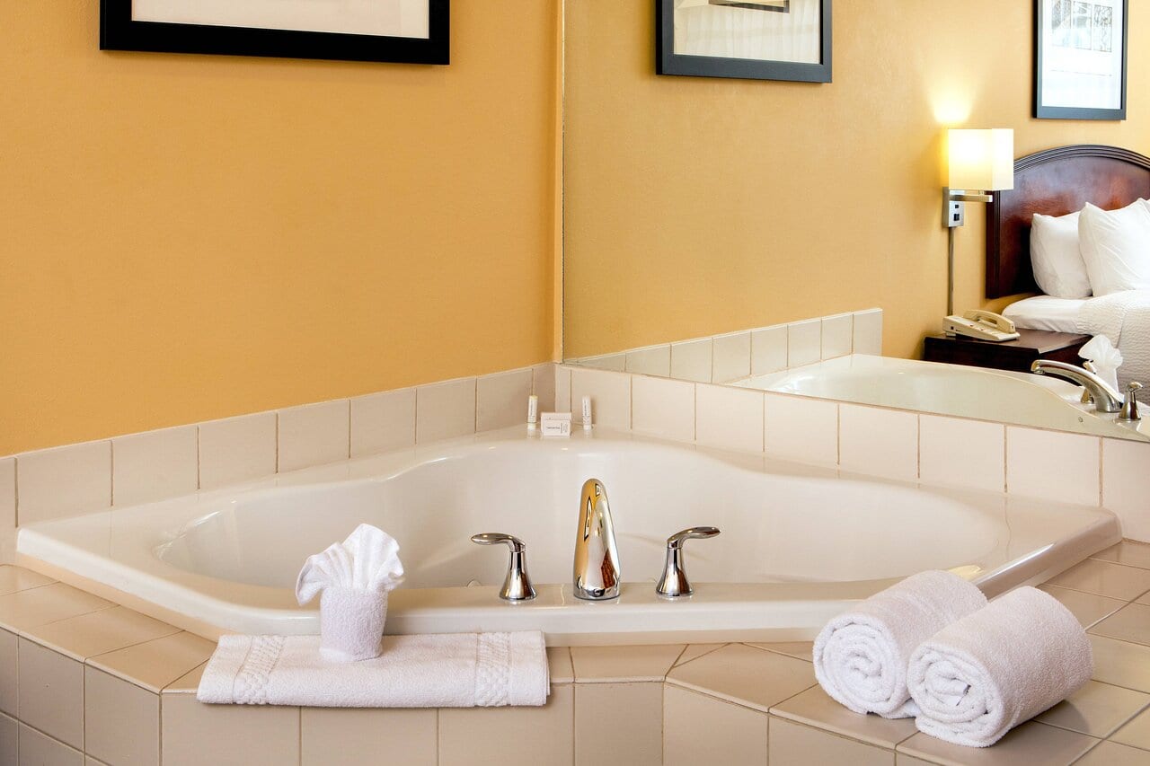 Connecticut-hot-tub-suites