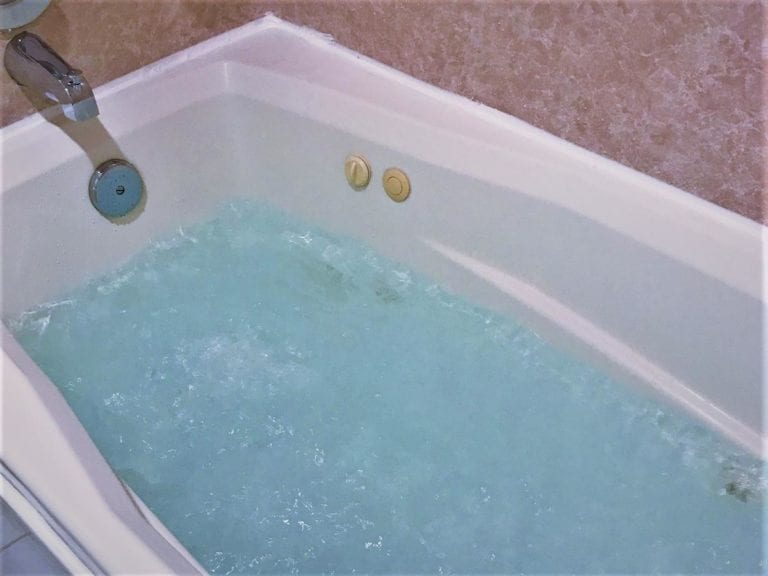 Romantic Seattle Hotels with Jacuzzi In Room (Hot Tub, Whirlpool Suites!)