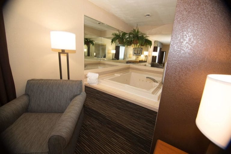 Hotels with Jacuzzi Columbus Ohio In Room Hot Tub and Whirlpool Suites