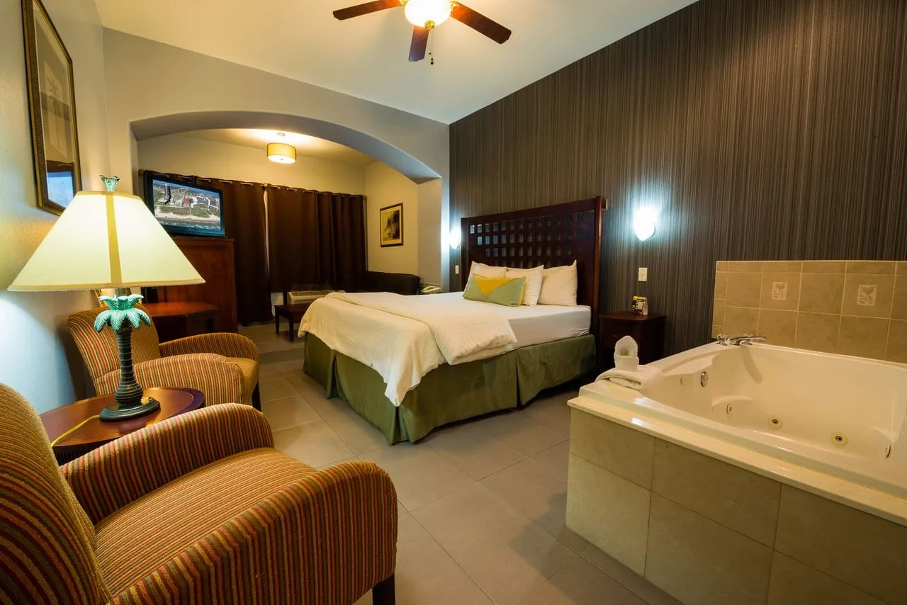 guest-room-with-jacuzzi