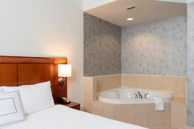 Texas Hotels with Jacuzzi in Room Whirlpools, Hot Tubs, Cabins & B&Bs