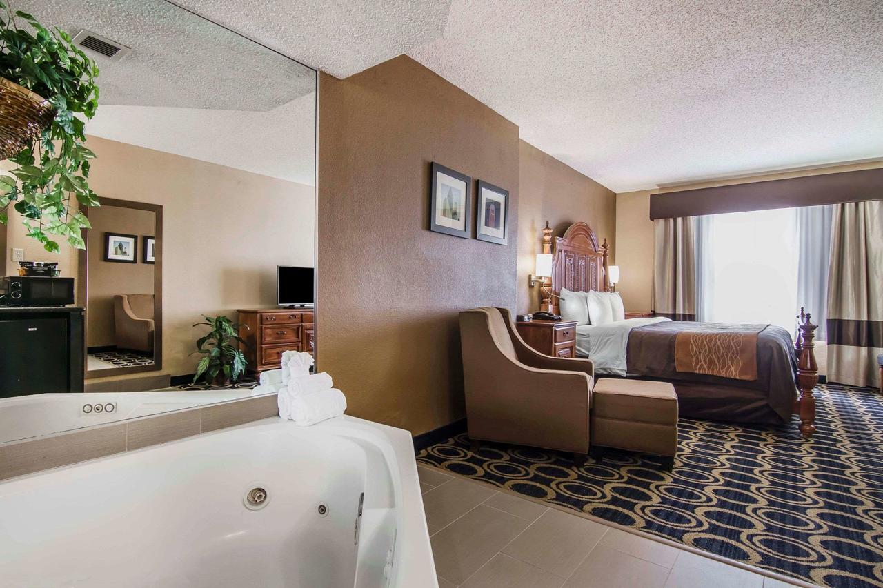 Hotel Suites With Jacuzzi In Room 