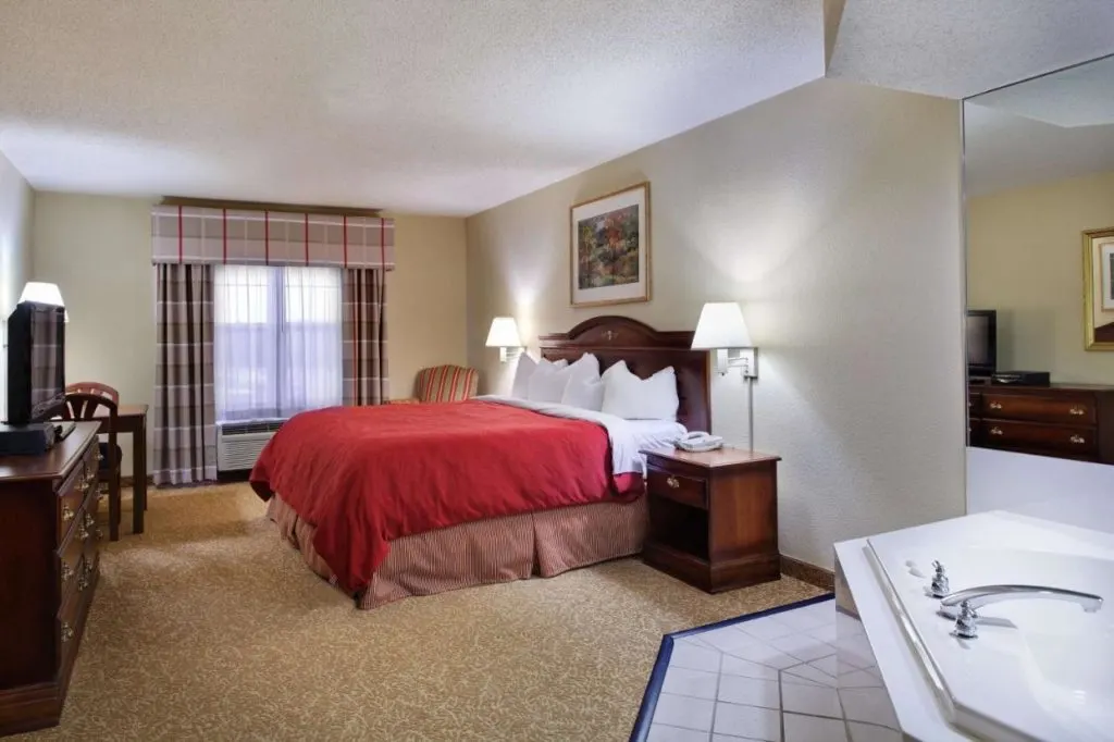 Country Inn & Suites by Radisson, Louisville South, KY