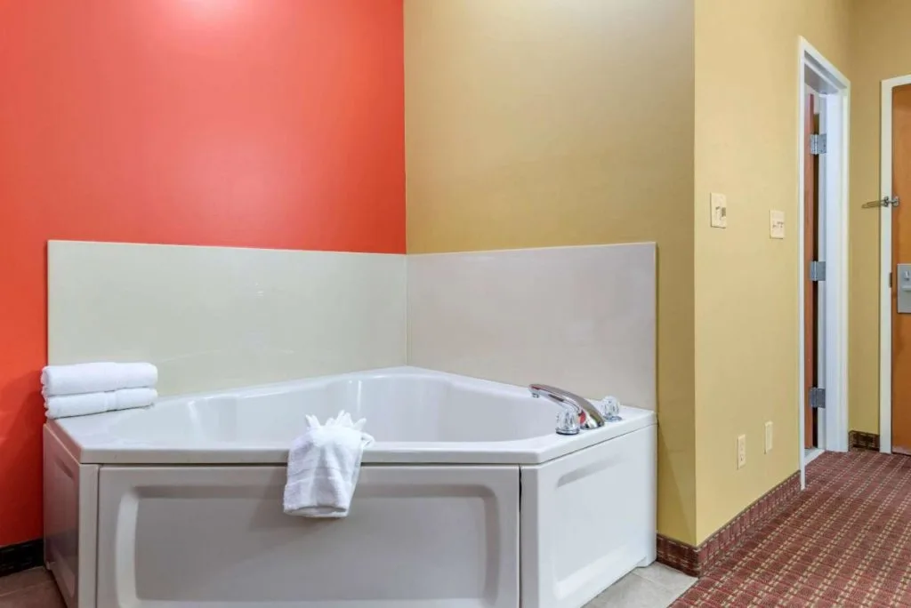 jacuzzi-hotels-in-Louisville