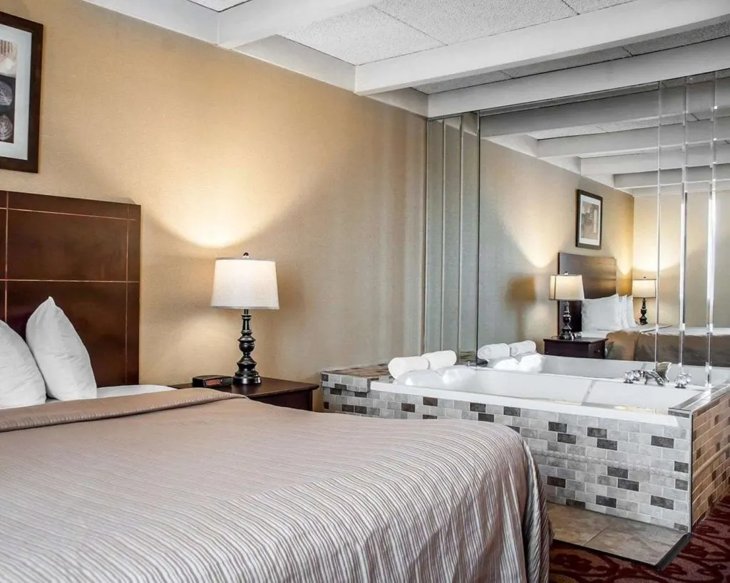 Quality-Inn-Buffalo-Airport-Washington DC Hotels with Jacuzzi in Room