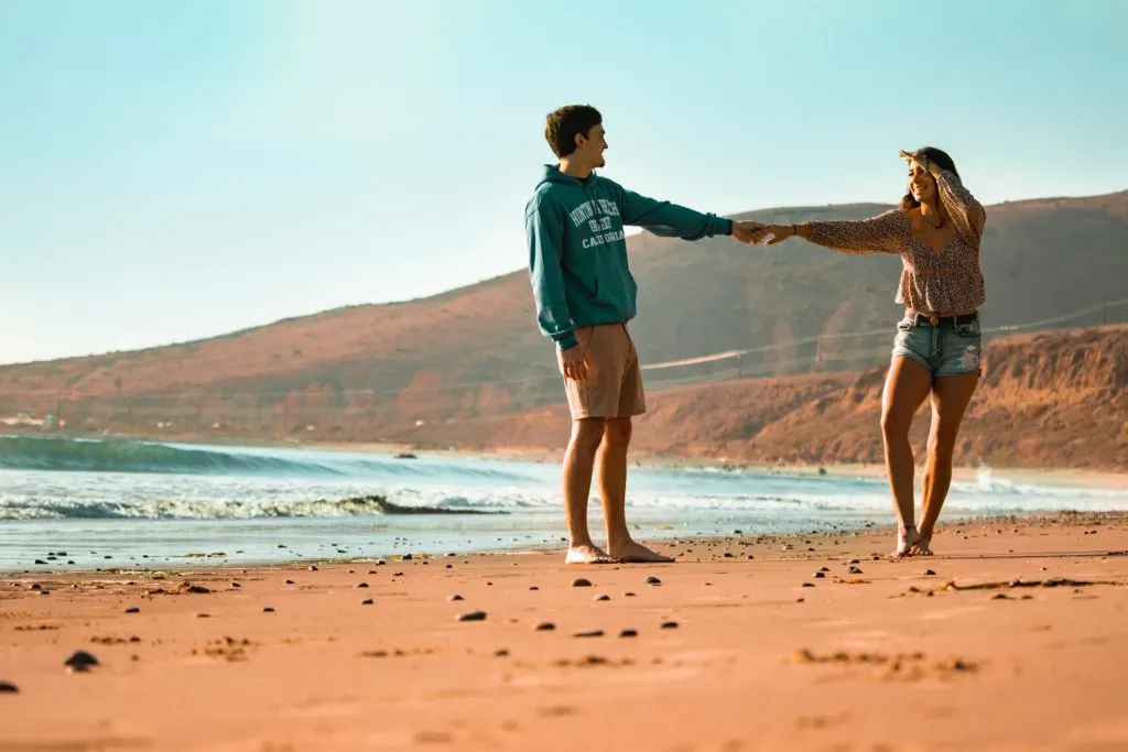 couple-at-beach