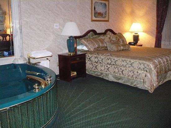king-bed-room Hotels with Jacuzzi in room Buffalo NY