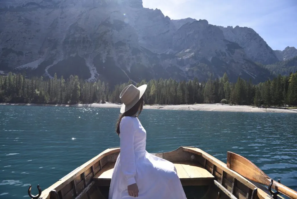 hire row boat lago di braies