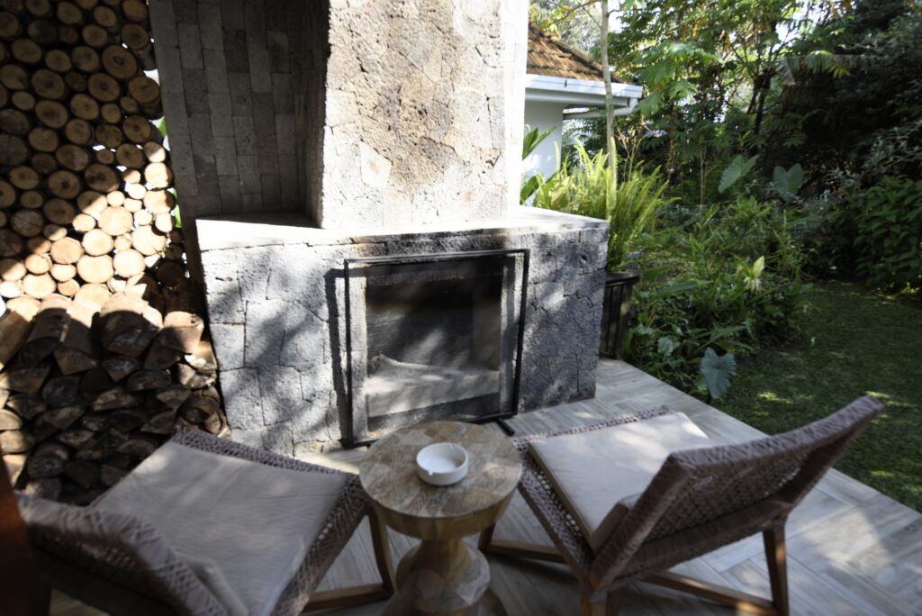 honeymoon-cottage-five-volcanoes-private-fireplace