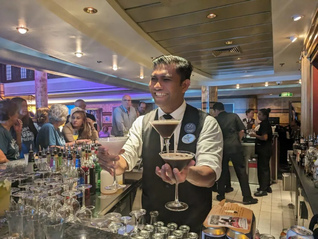best-bartenders-norwegian-cruise
